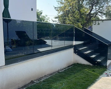 Glas geländer in U-Profil