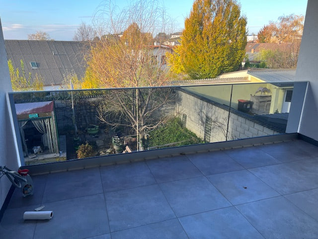 Glas geländer in U-Profil