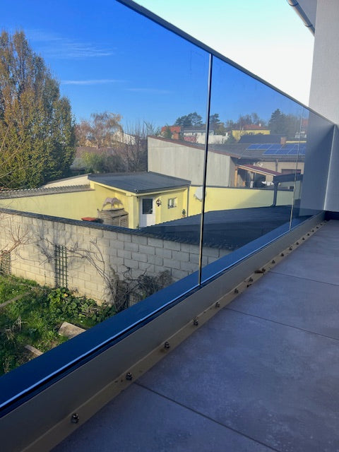 Glas geländer in U-Profil