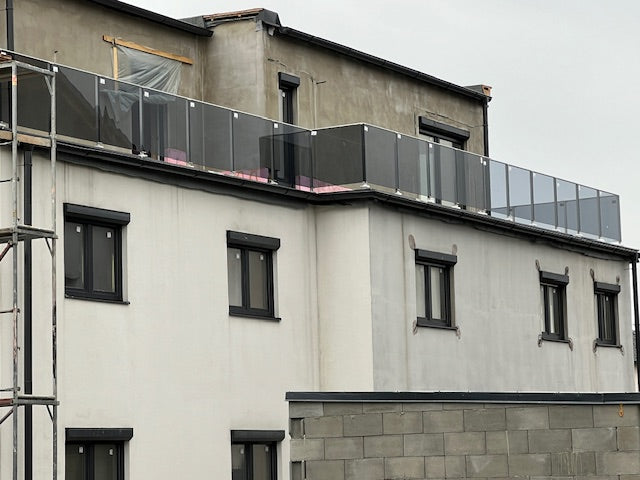 Edelstahl Geländer mit Glasfüllung