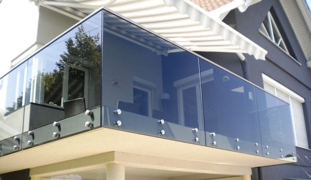 Glas Geländer in Punkthalterung