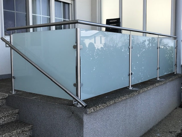 Edelstahl Geländer mit Glasfüllung
