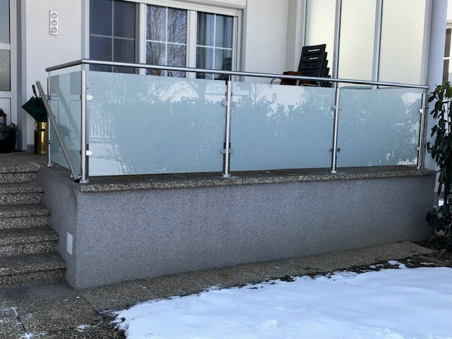 Edelstahl Geländer mit Glasfüllung