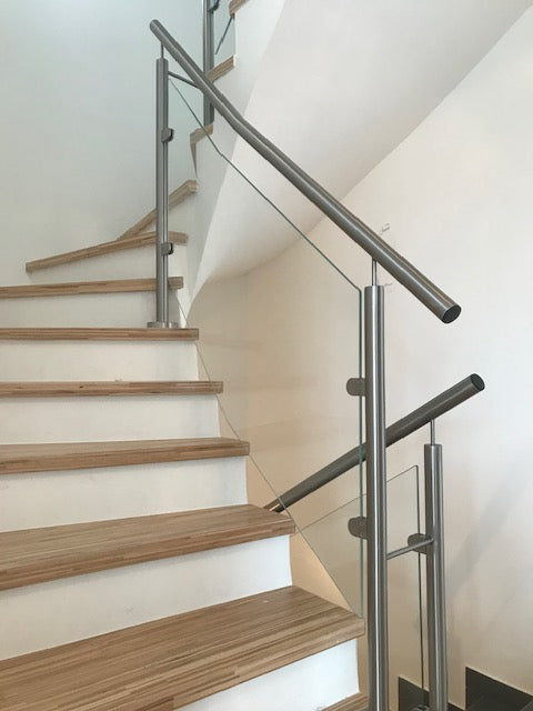 Edelstahl Geländer mit Glasfüllung