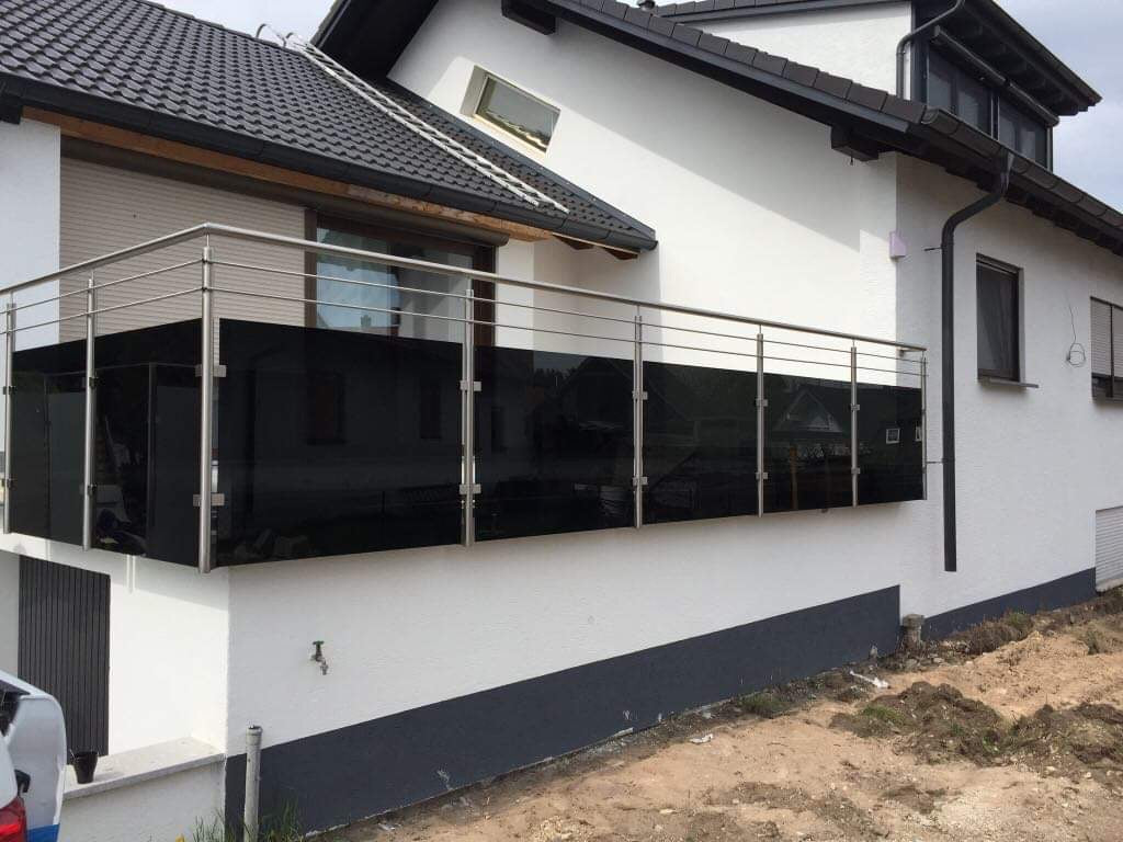 Edelstahl Geländer mit Glasfüllung