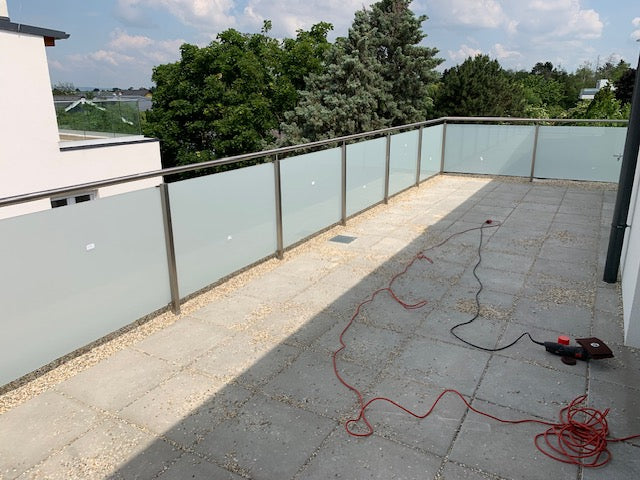 Edelstahl Geländer mit Glasfüllung