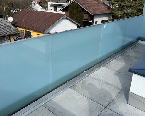 Glas geländer in U-Profil